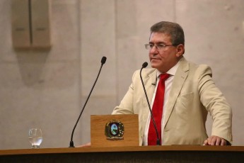 Luciano Duque protocola projeto de Lei que prevê distribuição gratuita de medicamento à base de canabidiol pela rede estadual de saúde