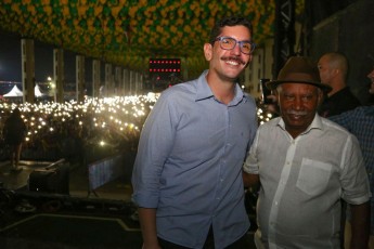 Eriberto Filho prestigia a abertura do São João de Carpina ao lado do prefeito Botafogo