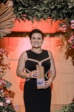  Igarassu: Prefeita Elcione recebe prêmio de destaque Nordeste 