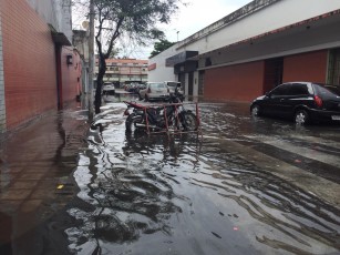 Chuva causa transtornos no Grande Recife