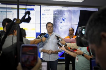Paulo Câmara libera R$ 100 milhões para ações emergenciais e decreta situação de emergência