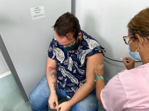 Jaboatão inicia aplicação da vacina bivalente na população com idade a partir 18 anos 