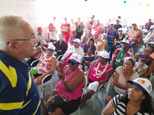 Prefeito Yves Ribeiro faz entrega de rádios transmissores a pescadores de Paulista  