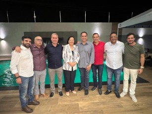 Sivaldo Albino recebe prefeitos em jantar para Paulo Câmara