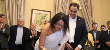 Paulo Câmara transmite comando do Governo do Estado para Luciana Santos