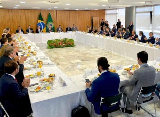Clodoaldo participa de reunião de Lula com líderes da base 
