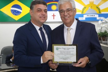 Câmara da Pedra concede título de cidadão a Antônio Moraes 