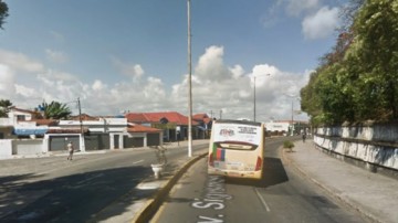 Obras na rede coletora de esgoto mudam trânsito em Olinda 