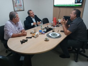 Sebastião Oliveira recebe visita de Danilo Cabral