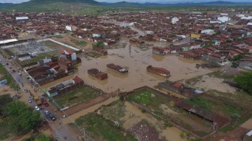 Prefeitura de Santa Cruz do Capibaribe decreta situação de emergência devido às fortes chuvas que atingiram o município