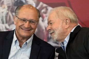 Alckmin assume a presidência pela primeira vez 