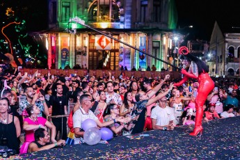 Maior Carnaval da história do Recife chega ao fim com milhares no Marco Zero até o dia amanhecer