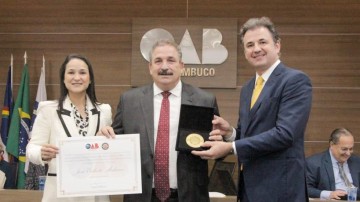 OAB reconhece Eriberto Medeiros como “grande parceiro da advocacia pernambucana”