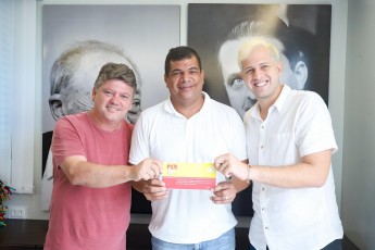 Salmo Valentim se filia ao PSB para disputar a prefeitura de Rio Formoso