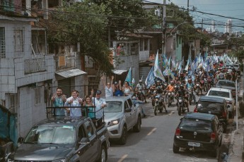Motociata com Miguel Coelho toma as ruas da Zona Norte do Recife