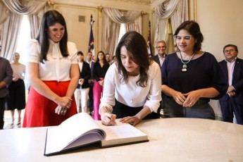 Governadora empossa Cacau de Paula como secretária da Cultura