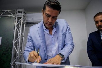 Rodrigo Pinheiro assina contrato de 100 milhões com a Caixa Econômica  