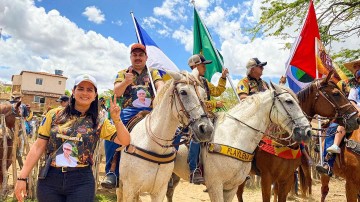 Chaparral e Juliana prestigiam 2ª Cavalgada dos Compadres de Casinhas