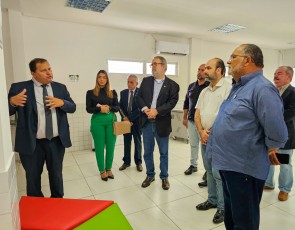 Zé Martins recebe desembargador do TJPE e prefeito de Aliança para visita à Faculdade Vale do Pajeú - Unidade João Alfredo