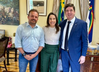 Deputado Joãozinho Tenório e pré-candidato a prefeito de Salgueiro, Fabinho Lisandro, se reúnem com a governadora 