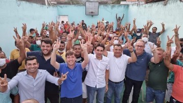Álvaro Porto é recebido por Sargento Berg e seu grupo político em Jaqueira 