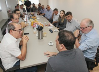 Prefeito Mano Medeiros se reúne com empresários do polo industrial do Jaboatão