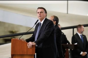 Bolsonaro sanciona com vetos lei que institui o Auxílio Brasil