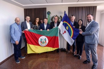 Álvaro Porto recebe comitiva de deputados gaúchos na presidência da Alepe