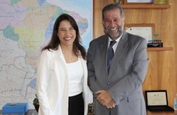 Em Brasília, Raquel Lyra se encontra com o Ministro Carlos Lupi 
