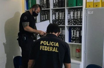 Operação policial mira grupo suspeito de falsificar licitações e prática de corrupção