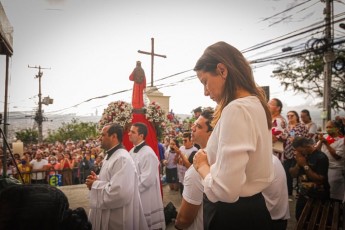 Raquel Lyra participa, em Caruaru, de celebração em homenagem a Santa Luzia