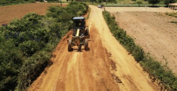 Araripina: Prefeitura intensifica trabalho de recuperação de estradas rurais 
