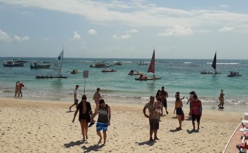 Segundo fim de semana com medidas restritivas mais severas é marcado com desrespeito às regras nas praias e realização de festa clandestina