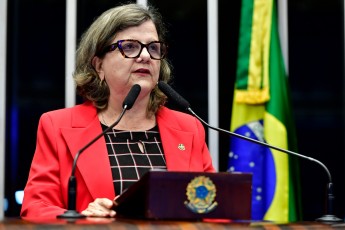 Senadora Teresa Leitão cobra pagamento do piso do magistério e valorização dos profissionais da educação