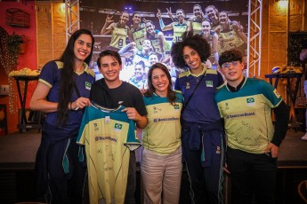 Sul-Americano no Recife: Governadora dá as boas-vindas e deseja boa sorte para a Seleção Brasileira Feminina de Vôlei