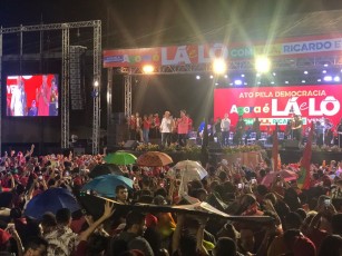 Lula participa de ato político no Parque do Povo, em Campina Grande