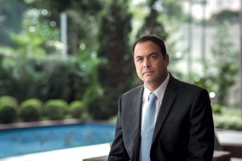 Paulo Câmara confirma presença na posse de Moraes no TSE