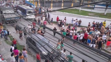 Micro-ônibus atropela participantes de procissão em Jaboatão; acidente deixou 4 mortos e mais de 20 feridos