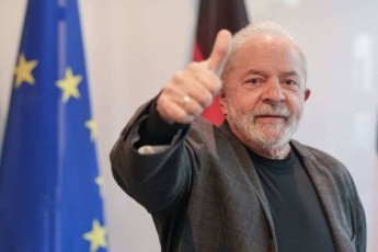 Socialista desmente insatisfação com Lula e nega conversa com Ciro Gomes 