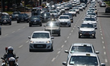  Medida Provisória libera R$ 10,9 bi para auxílios a caminhoneiros e taxistas
