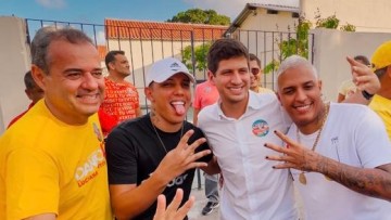Danilo recebe apoio de jovens no Recife