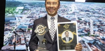 Edilson Tavares recebe prêmio de melhor prefeito de Toritama 