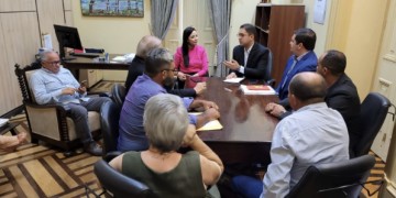 Prefeita de Serra Talhada se reúne com o Governo estadual e representantes do Programa Leite de Todos para viabilizar o liberação do pagamento dos fornecedores 