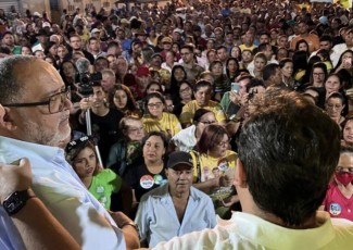 Em João Alfredo, Zé Martins reúne multidão para reforçar apoio a Tiago Pontes e Waldemar Oliveira