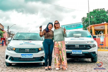 Em Rio Formoso, Isabel Hacker entrega dois novos veículos e uma motoniveladora à população
