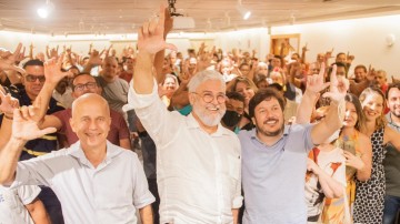 Milton e Dido lotam auditório em ato político no Recife