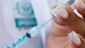 Público acima dos 80 anos recebe 5ª dose da vacina contra covid-19 no Ipojuca