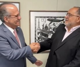 Senador Fernando Dueire recebe visita do prefeito de João Alfredo em Brasília 