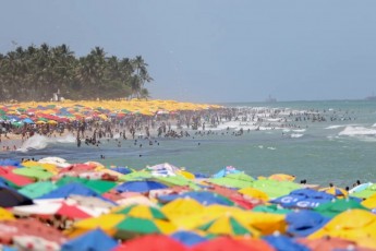 Praia de Boa Viagem recebe ação de orientação e fiscalização do Procon Recife no fim de semana