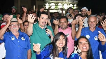 Chaparral participa de evento ao lado do prefeito de Vitória em Riacho das Almas